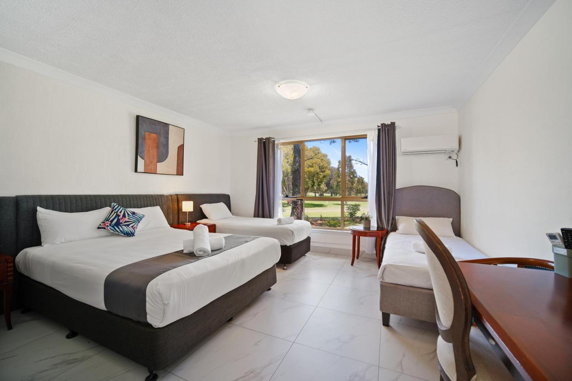 Golf Place Inn Wollongong Primbee Extérieur photo
