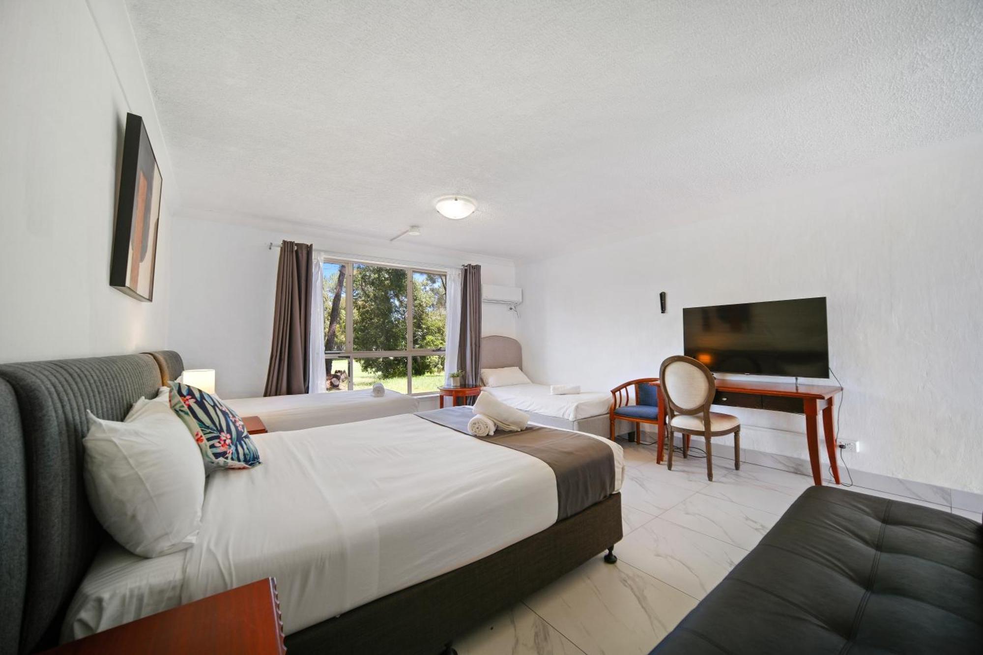 Golf Place Inn Wollongong Primbee Extérieur photo