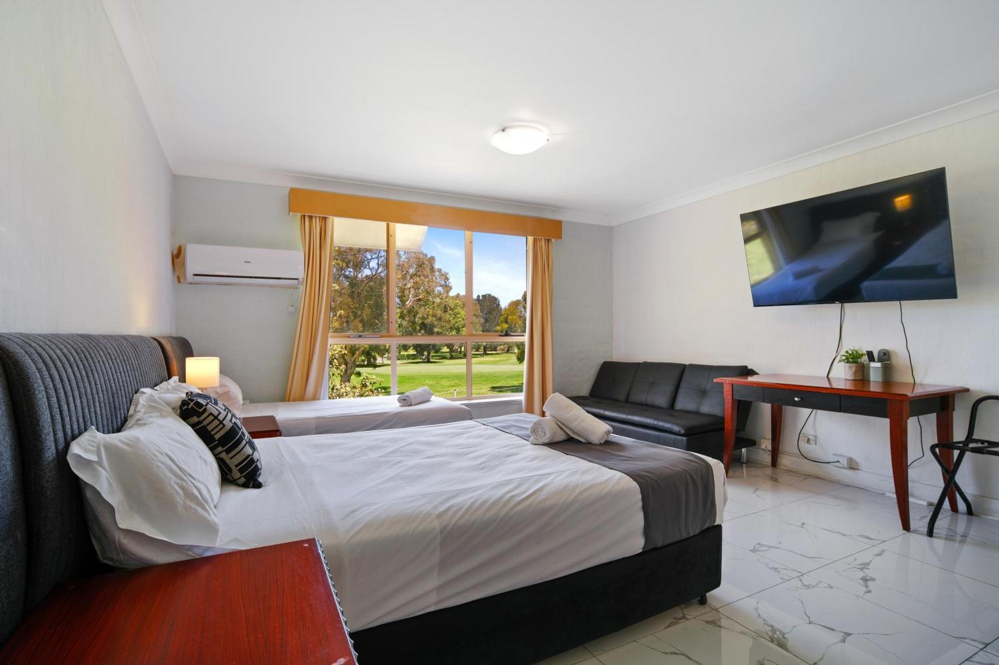 Golf Place Inn Wollongong Primbee Extérieur photo