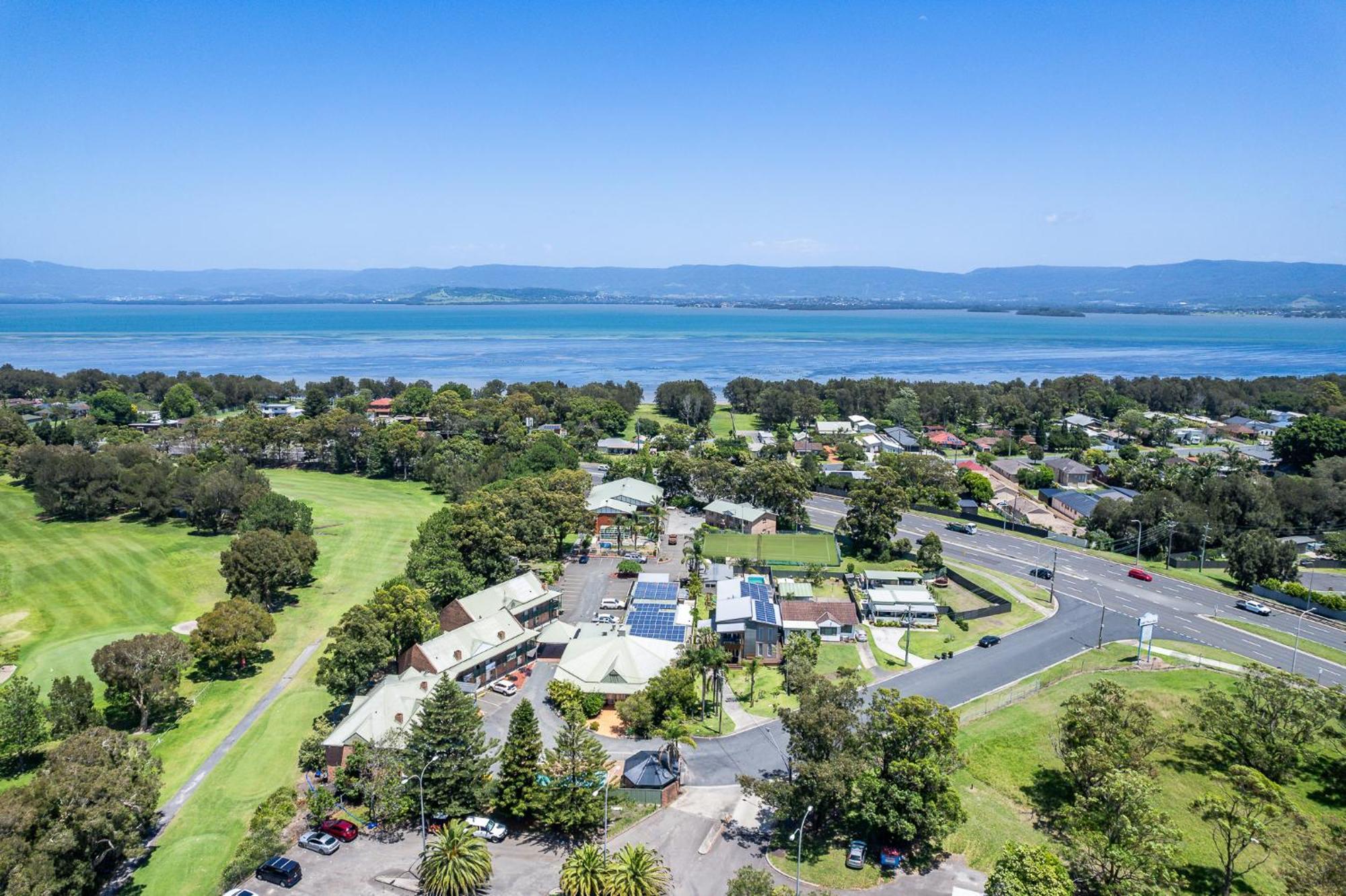 Golf Place Inn Wollongong Primbee Extérieur photo