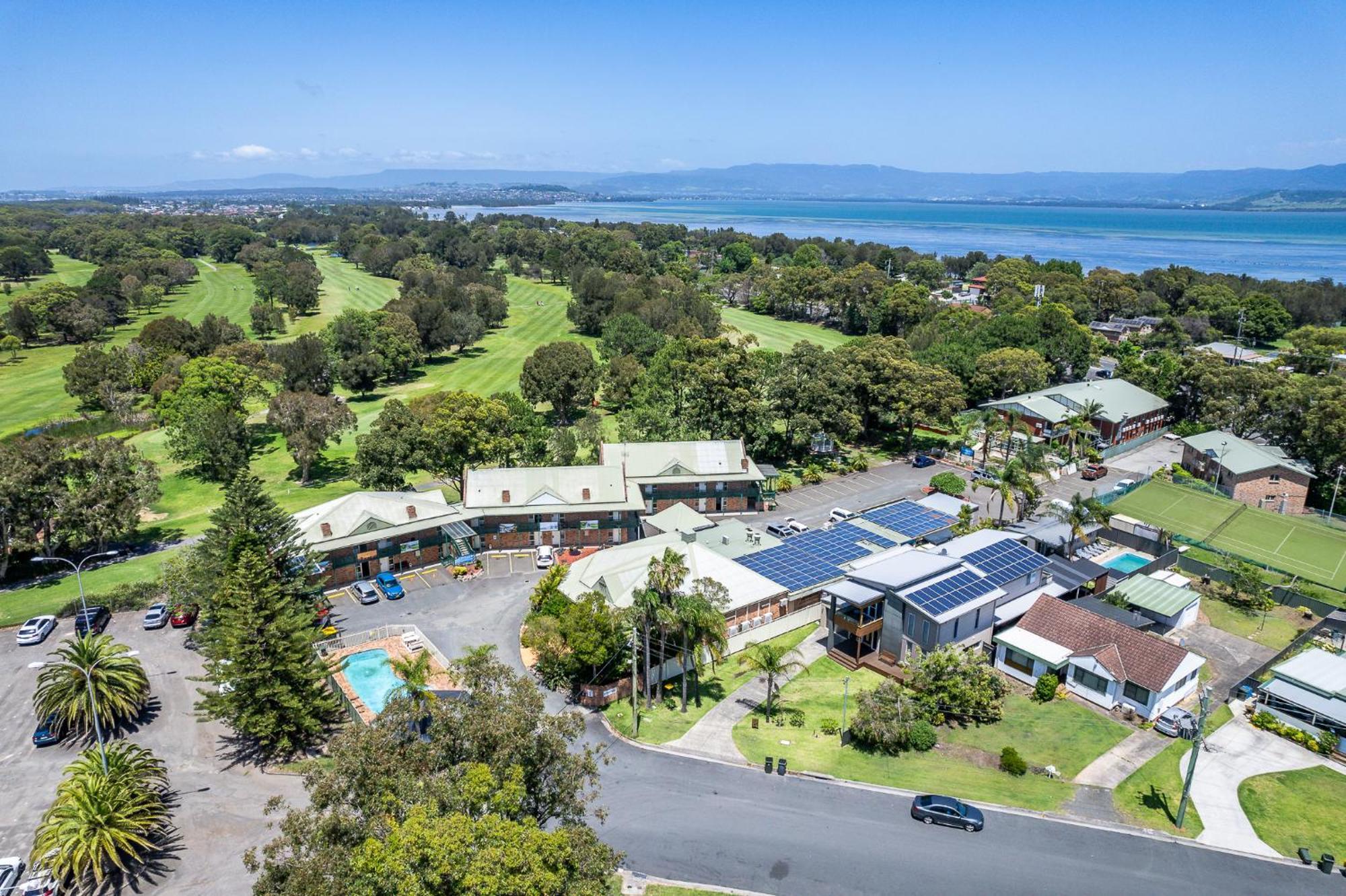 Golf Place Inn Wollongong Primbee Extérieur photo