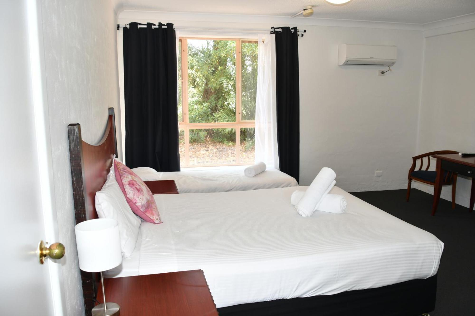 Golf Place Inn Wollongong Primbee Extérieur photo