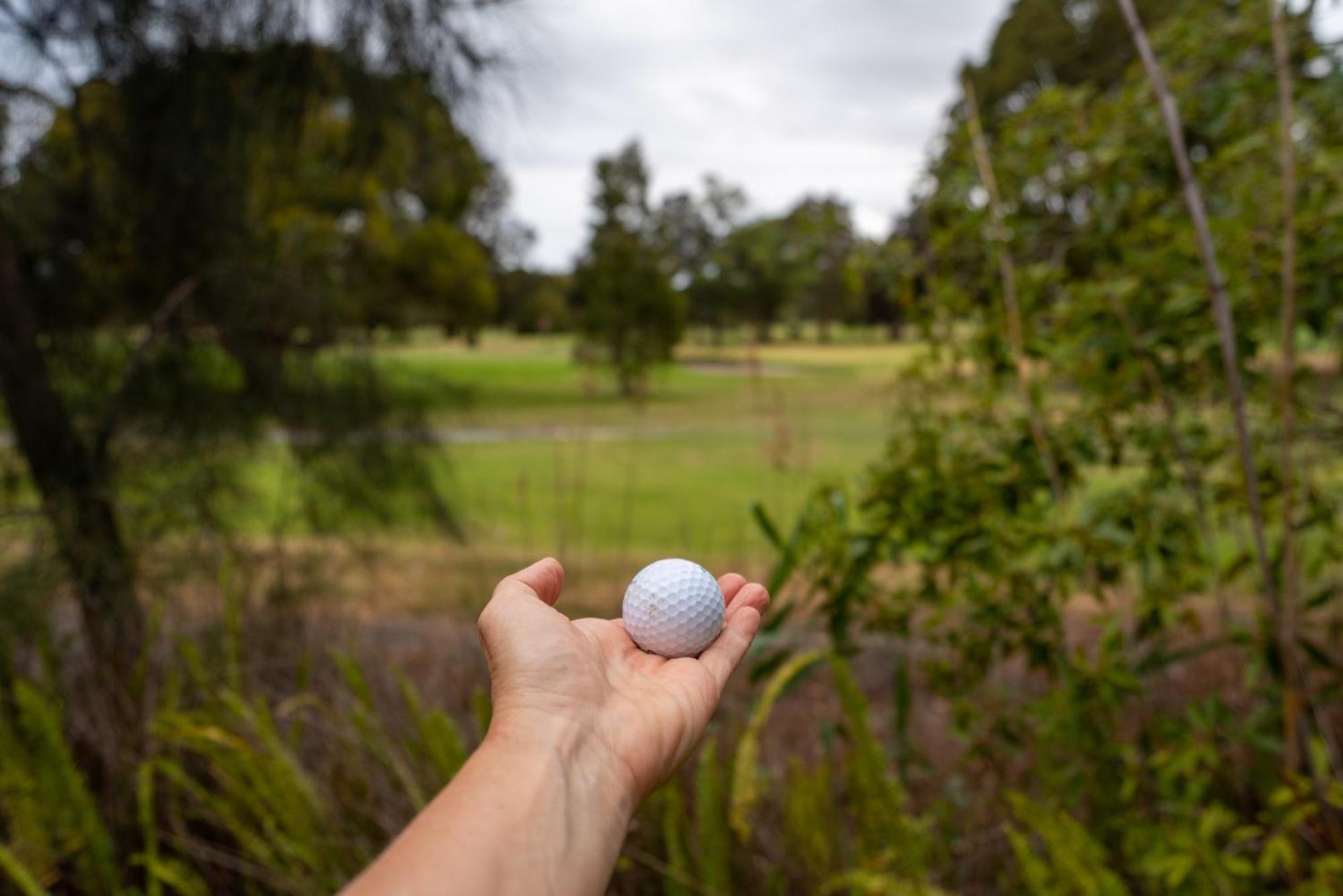 Golf Place Inn Wollongong Primbee Extérieur photo