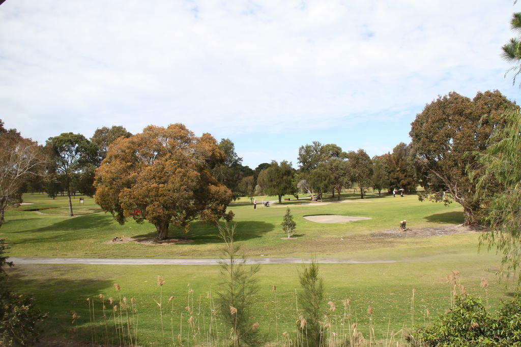 Golf Place Inn Wollongong Primbee Extérieur photo